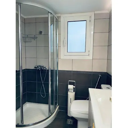 Cozy Apartment In Central Athens - Sleeps 6-3